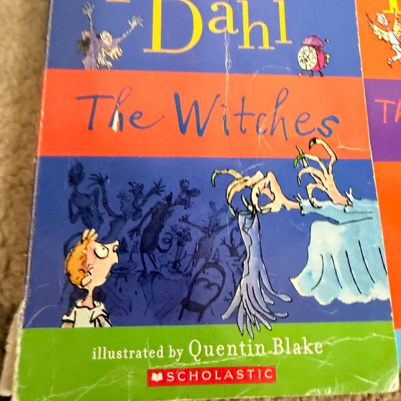 Roald Dahl Book Set - The Witches & The Magic Finger - Picture 2 of 4